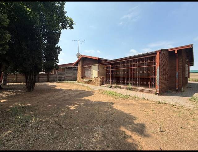 5 BEDROOM HOUSE FOR SALE IN VANDERBIJLPARK CW 5